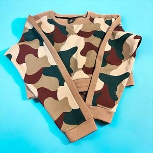 Cropped camo sweater